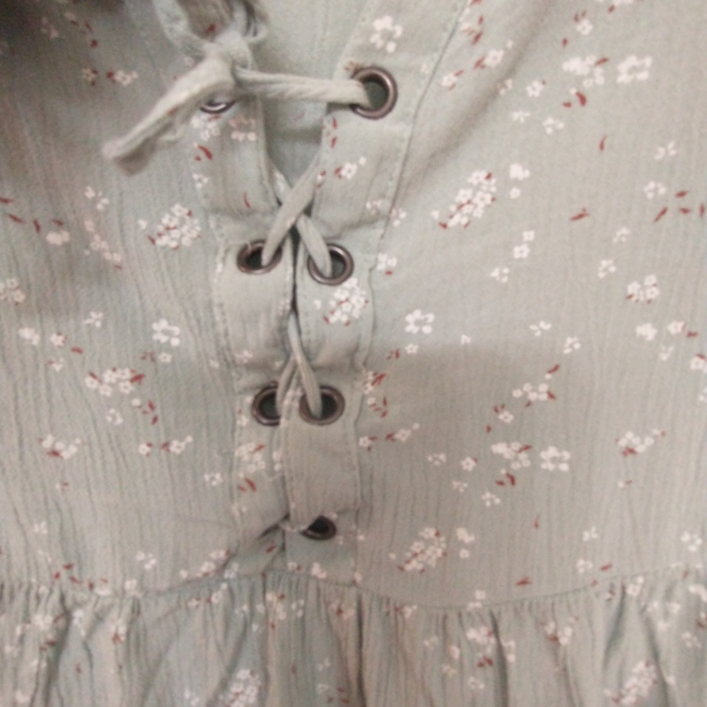 SO Sage Floral Peplum Blouse With Lace Up Front - Picture 5 of 11